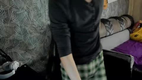 Snapshot of vialeras chatting on March 7, 9:51 am vialeras online show from March 7, 9:51 am