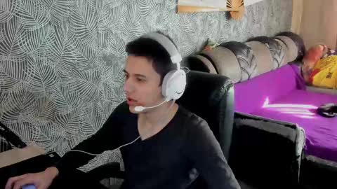 Snapshot of vialeras chatting on March 8, 10:00 am vialeras online show from March 8, 10:00 am