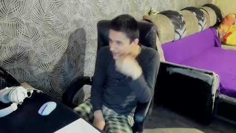 Snapshot of vialeras chatting on March 8, 1:03 pm vialeras online show from March 8, 1:03 pm