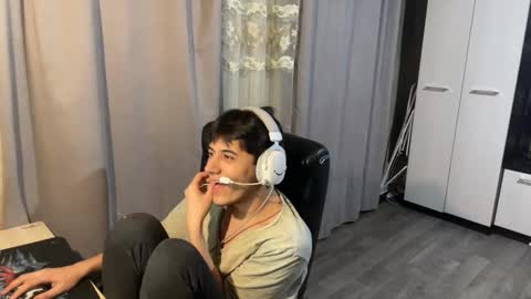 Snapshot of vialeras chatting on October 16, 7:48 pm vialeras online show from October 16, 7:48 pm