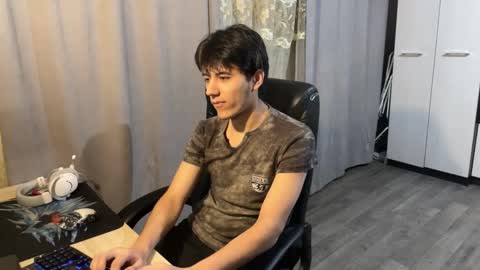 Snapshot of vialeras chatting on November 15, 12:52 am vialeras online show from November 15, 12:52 am