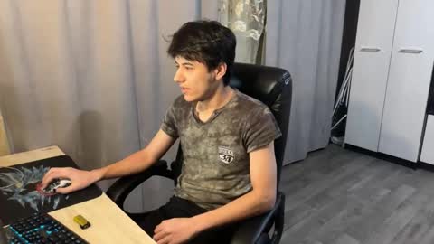 Snapshot of vialeras chatting on November 15, 7:54 pm vialeras online show from November 15, 7:54 pm