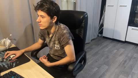 Snapshot of vialeras chatting on November 17, 2:06 am vialeras online show from November 17, 2:06 am