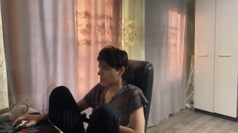 Snapshot of vialeras chatting on November 18, 3:45 am vialeras online show from November 18, 3:45 am