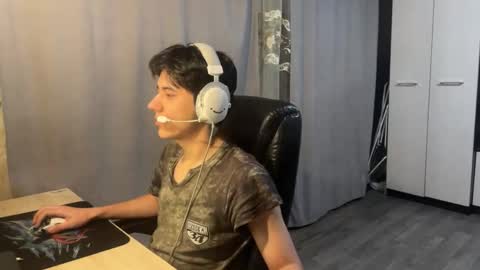 Snapshot of vialeras chatting on November 19, 1:44 pm vialeras online show from November 19, 1:44 pm