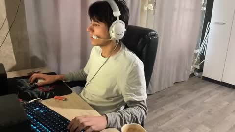 Snapshot of vialeras chatting on December 1, 7:24 am vialeras online show from December 1, 7:24 am