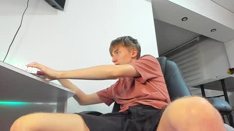 vibemygirl online show from February 8, 3:10 pm