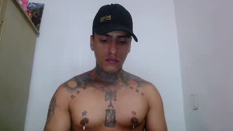 Snapshot of vicctorzc chatting on April 4, 8:17 pm Victor cardenas online show from April 4, 8:17 pm