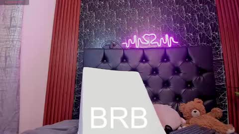 Snapshot of vichy_evans chatting on December 19, 11:25 pm Vichy Everyday From 1400 to 2130 Col Time online show from December 19, 11:25 pm