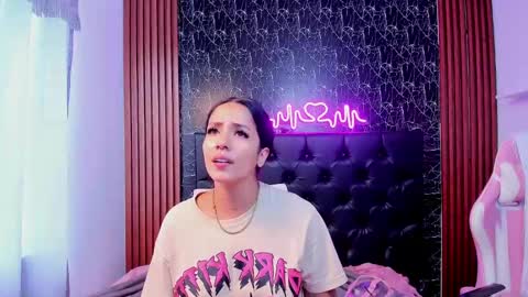 Snapshot of vichy_evans chatting on March 8, 7:42 pm Vichy Everyday From 1400 to 2130 Col Time online show from March 8, 7:42 pm