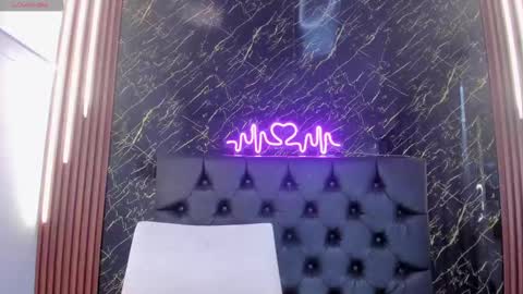 Snapshot of vichy_evans chatting on October 25, 7:52 pm Vichy Everyday From 1400 to 2130 Col Time online show from October 25, 7:52 pm