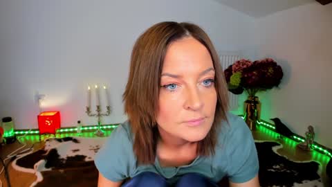 ViciousQueenu can call me Laura online show from November 10, 8:02 am