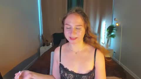 Snapshot of vicki_milles chatting on August 4, 9:01 am vicki_milles online show from August 4, 9:01 am
