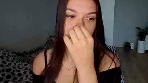 Snapshot of vicki_queen chatting on June 19, 5:23 am Lina online show from June 19, 5:23 am