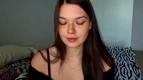 Snapshot of vicki_queen chatting on June 23, 5:38 am Lina online show from June 23, 5:38 am