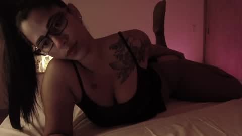Vicky  online show from May 5, 2:41 am