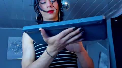 Snapshot of vicky_fant4sy chatting on May 1, 2:10 pm Vicky online show from May 1, 2:10 pm