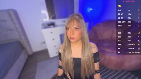 Snapshot of vicky_hot_x chatting on June 25, 2:33 am online show from June 25, 2:33 am