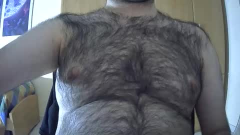 Snapshot of victorhume chatting on May 18, 12:18 am VictorHume online show from May 18, 12:18 am