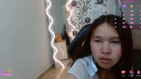 Snapshot of victoria1_tay chatting on May 18, 12:00 pm victoria1_tay online show from May 18, 12:00 pm