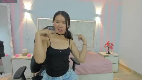 Snapshot of victoria1_tay chatting on June 16, 9:17 pm victoria1_tay online show from June 16, 9:17 pm