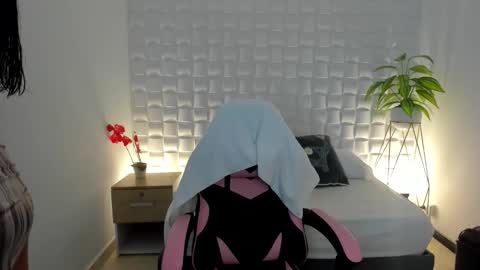 victoria online show from March 3, 8:48 pm