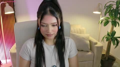 Snapshot of victoria___moon chatting on June 2, 2:19 pm victoria online show from June 2, 2:19 pm