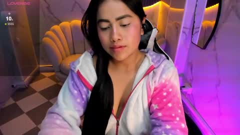 victoria_b_ online show from October 23, 9:02 pm