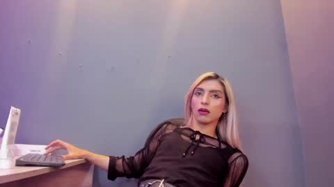 Victoria online show from December 5, 9:39 pm