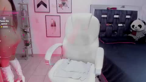 Snapshot of victoria_castillo1 chatting on October 31, 7:59 pm Victoria Castillo online show from October 31, 7:59 pm