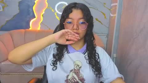 victoria_castillo_b online show from April 9, 7:52 pm