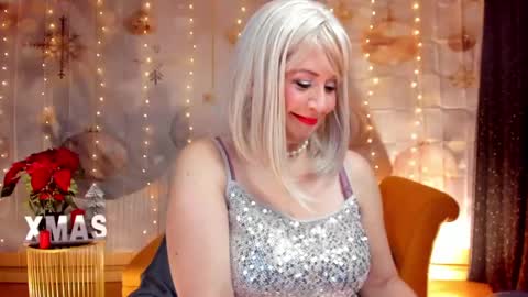 Snapshot of victoria_dior chatting on December 8, 6:39 pm diorvictoria9 online show from December 8, 6:39 pm