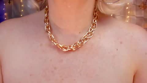 Snapshot of victoria_dior chatting on January 6, 9:22 pm diorvictoria9 online show from January 6, 9:22 pm