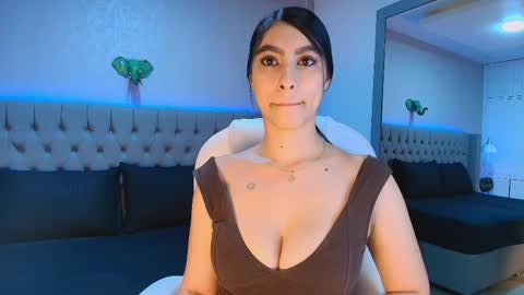 Snapshot of victoria_ellington chatting on June 7, 11:25 am online show from June 7, 11:25 am
