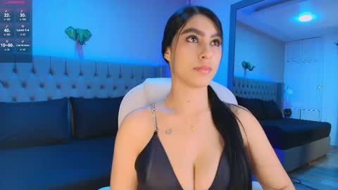 Snapshot of victoria_ellington chatting on June 8, 11:32 am online show from June 8, 11:32 am