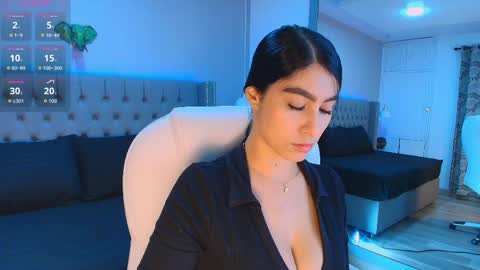 Snapshot of victoria_ellington chatting on June 9, 11:33 am online show from June 9, 11:33 am