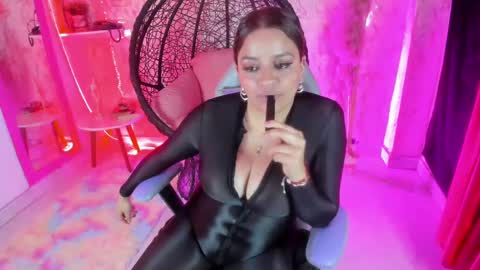 victoria_floyd1 online show from February 25, 12:03 am