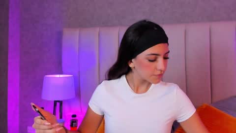  Victoria Lozano  online show from December 21, 11:55 am