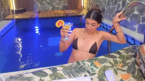  Victoria Lozano  online show from January 17, 4:47 pm