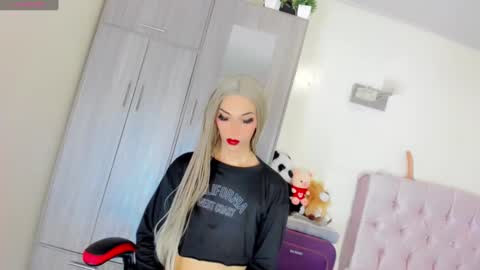 Victoria online show from December 6, 7:45 pm