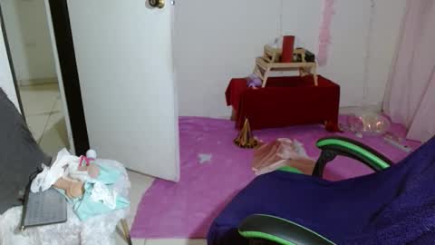 VICKY online show from April 5, 8:06 pm