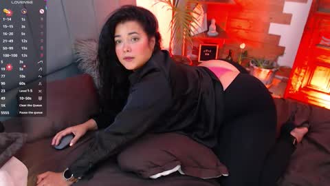 Snapshot of victoria_monteroo chatting on October 12, 1:15 am Call me Vic online show from October 12, 1:15 am
