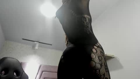 Snapshot of victoria_noir_18 chatting on November 8, 7:01 pm Vicky online show from November 8, 7:01 pm