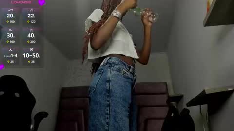 Snapshot of victoria_noir_18 chatting on November 27, 7:16 pm Vicky online show from November 27, 7:16 pm