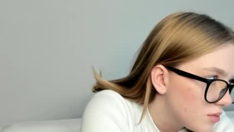 Snapshot of victoria_pum_ chatting on January 4, 7:44 pm Jessie online show from January 4, 7:44 pm