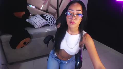 Snapshot of victoria_ricci_a chatting on February 25, 5:04 pm Victoria  online show from February 25, 5:04 pm