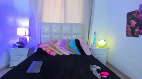victoria  online show from July 30, 7:13 pm