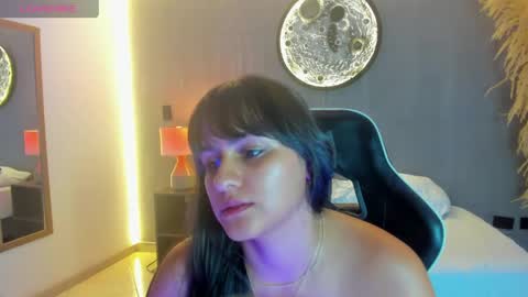 V I C T O R I A  online show from May 22, 12:55 pm