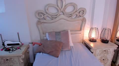 victoria  online show from December 31, 2:36 pm