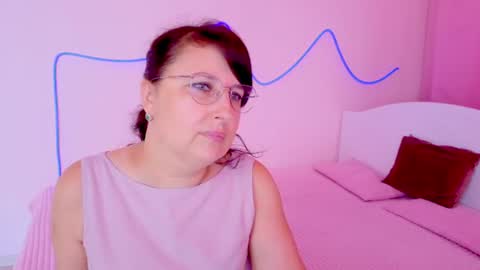Snapshot of victoria_vvv chatting on July 21, 9:33 am Vika online show from July 21, 9:33 am